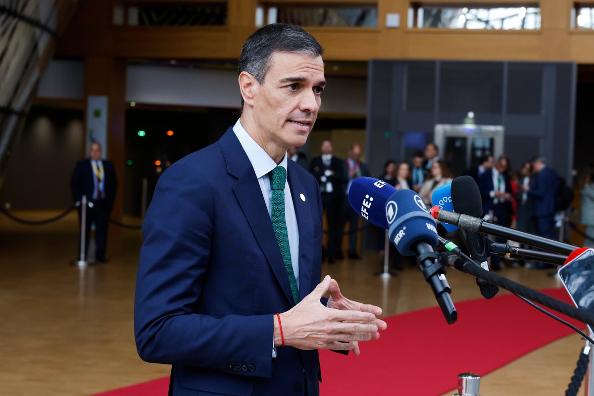 Pedro Sánchez at #EUCO: "It makes no sense that we have imposed 17 rounds of sanctions on Russia (...) yet Europe, applying double standards, is unable to even suspend an association agreement when Israel is flagrantly violating Article 2 on respect for human rights."