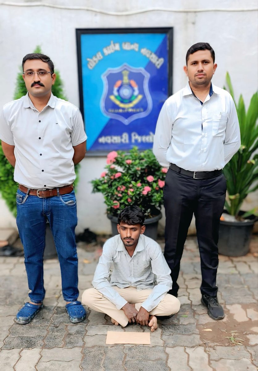 SP NAVSARI (@sp_navsari) on Twitter photo નવસારી ટાઉન પોલીસ સ્ટેશનના મોબાઇલ ચોરી વણશોધાયેલ ગુનો શોધી કાઢતી એલ.સી.બી. નવસારી.<a href="/dgpgujarat/">DGP Gujarat</a> <a href="/GujaratPolice/">Gujarat Police</a> <a href="/igpsuratrange/">IGP, Surat Range</a> નવસારી ટાઉન પોલીસ સ્ટેશનના મોબાઇલ ચોરી વણશોધાયેલ ગુનો શોધી કાઢતી એલ.સી.બી. નવસારી.<a href="/dgpgujarat/">DGP Gujarat</a> <a href="/GujaratPolice/">Gujarat Police</a> <a href="/igpsuratrange/">IGP, Surat Range</a>