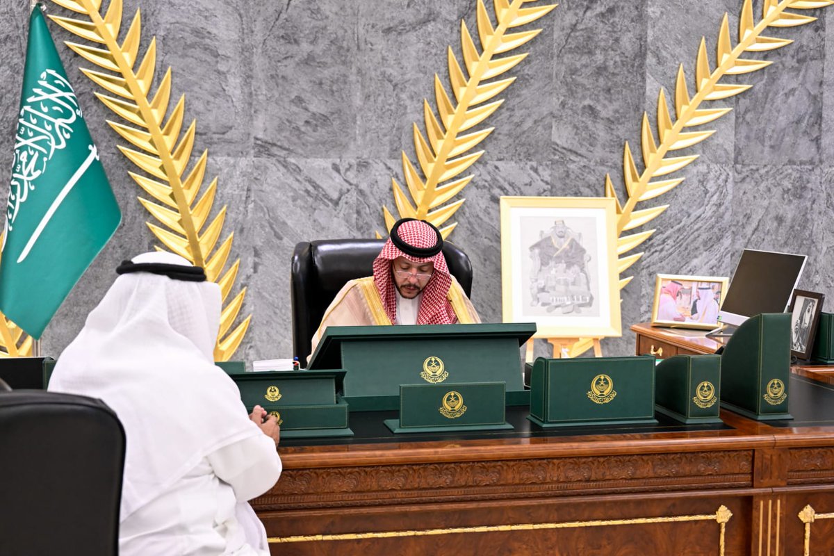 سمو محافظ #الطائف الأمير #سعود_بن_نهار يلتقي الرئيس التنفيذي للتجمع الصحي بالطائف د. طلال المالكي 
..أستمع -سموه -  لشرح موجز عن إستعدادات المستشفيات والمراكز الصحية لموسم الصيف والأعمال المنفذة خلال الفترة الماضية.