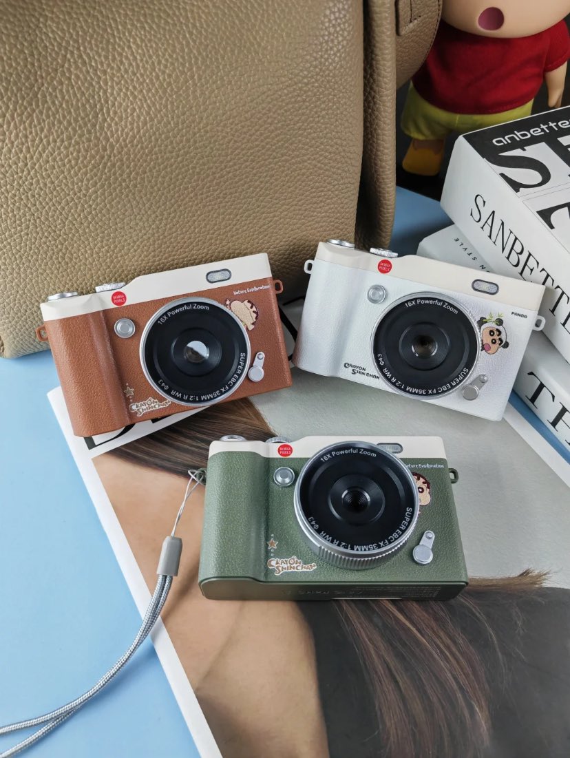 aumsu_thestore's tweet photo. 📸< กล้องดิจิตอลชินจัง(รุ่นจอพับได้) >🍒

📮 ค่าตัว : 1180.- 
(มัดจำ 650) ชำระที่เหลือตอนของถึงไทย

หน้าจอหมุนได้ 180° เซลฟี่สะดวก💘
ใครชอบถ่าย Vlog ถ่ายเซลฟี่ แนะนำรุ่นนี้🔥

#กล้องดิจิตอล #พรีจีน #พรีออเดอร์ #ชินจัง #shinchan #ตลาดนัดชินจัง #ตลาดนัดsanrio https://t.co/tngeFc79mo