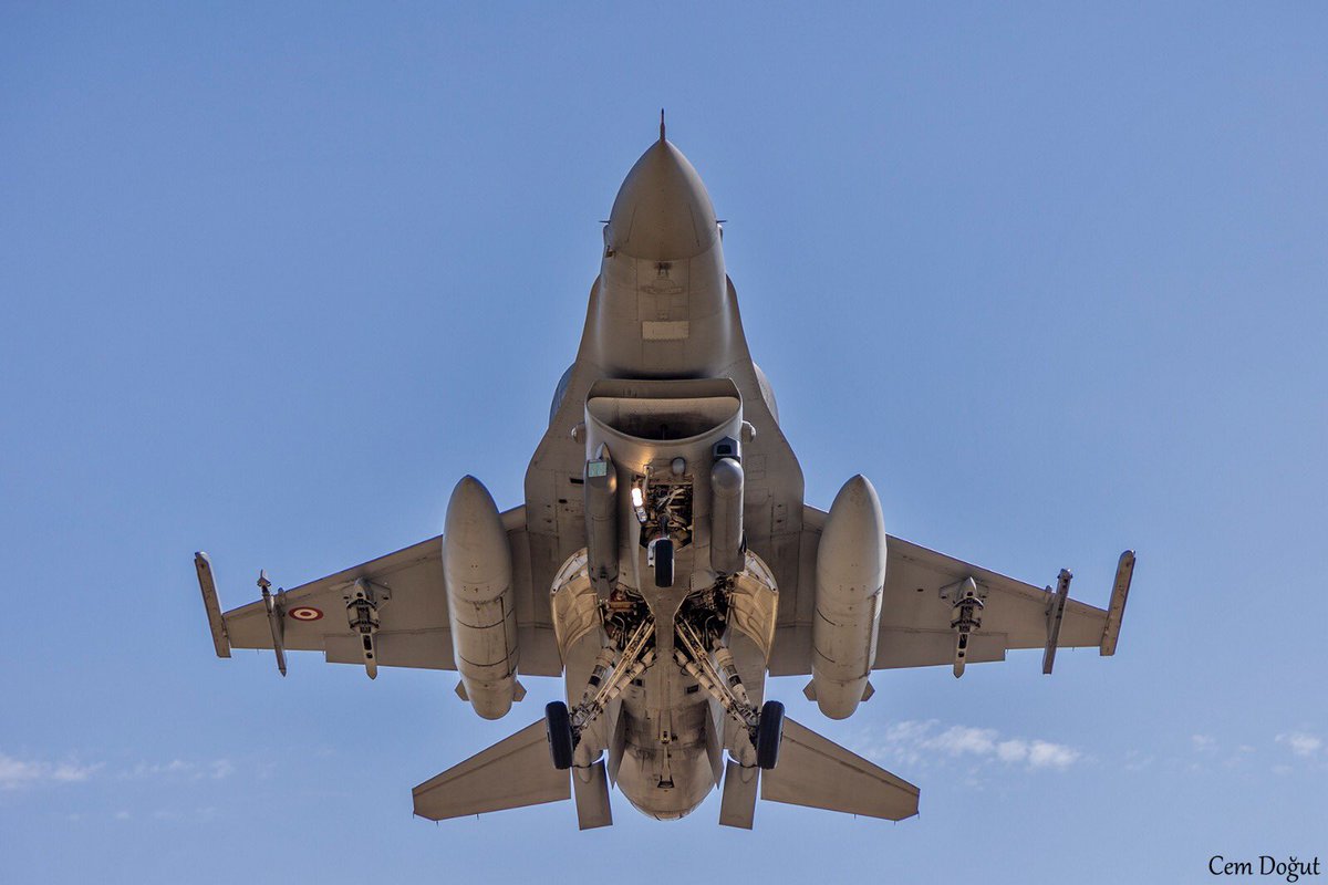 Before - After
Kendisini şahsen tanıdığım, tanımaktan da gurur duyduğum sevgili <a href="/DogutCem/">Cem Doğut</a> başta olmak üzere havacılığı sanatıyla birleştiren tüm Hava Fotoğrafçılarının Dünya Hava Fotoğrafçıları günü kutlu olsun.
 #worldaviationphotographersday