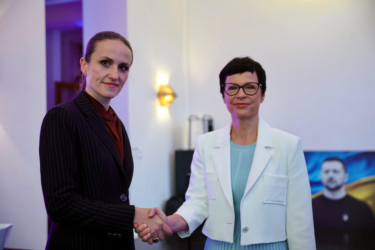 oana_toiu's tweet image. Am participat, la Bruxelles, la Summit-ului liderilor @RenewEurope. În acest cadru am avut o primă discuție cu Marta Kos @MartaKosEU, comisarul european pentru extindere.  Principalele subiecte pe agenda discuției au fost:
✅ rolul strategic al politicii de extindere a 🇪🇺 Uniunii…