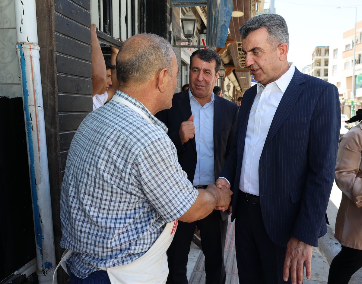 <a href="/abuyukgumus/">Ahmet Büyükgümüş</a> <a href="/Akparti/">AK Parti</a> 3/ Suruç'ta her dükkânda ayrı bir hikâye, her esnafta yılların emeği var.

Dinledik… Taleplerini not aldık, çözüm için çalışmaya söz verdik.

Her Şey Suruç İçin
Her Şey Şanlıurfa İçin

<a href="/abuyukgumus/">Ahmet Büyükgümüş</a> <a href="/Akparti/">AK Parti</a> <a href="/bybekirbozdag/">Bekir  Bozdağ</a> <a href="/hakanaksu058/">Hakan AKSU 🇹🇷</a> <a href="/malicevheri/">𝐌𝐞𝐡𝐦𝐞𝐭 𝐀𝐥𝐢 𝐂𝐞𝐯𝐡𝐞𝐫𝐢</a> <a href="/farukaytek/">Faruk Aytek</a> <a href="/ZehraAy0663/">Zehra Ay</a>