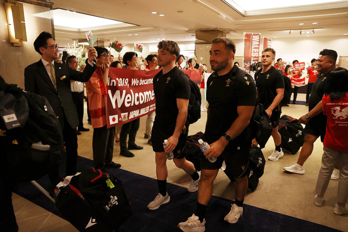 🙏 𝘼𝙧𝙞𝙜𝙖𝙩𝙤 | An amazing welcome as we arrive in Kitakyushu 👏🤝

#WelshRugby