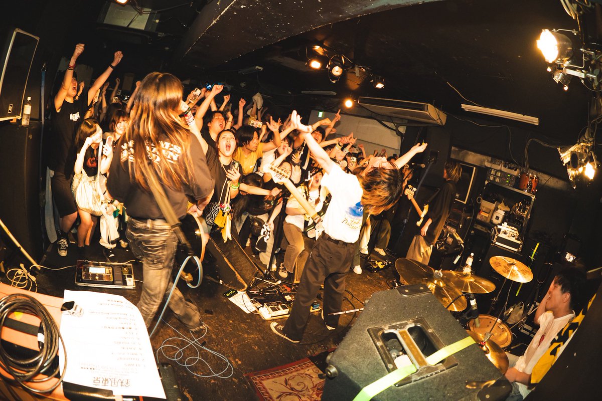 teppu_tokyo's tweet photo. \🌪️Tomorrow's Live🗼/
鉄風東京presents. 2MAN Short Tour
"Play Back Our Youth"
🗓️6月27日(金)
📍下北沢Daisybar
w/ Brown Basket
🎁先行物販17:00〜18:00
明日はブラバスと2MAN!🔥
🎫チケットは本日23:59まで!💨
https://t.co/egxTnkwUYx
チケット残り数枚!🤏急げ!
#鉄風東京 #PBOY https://t.co/GyVbuHTfDd