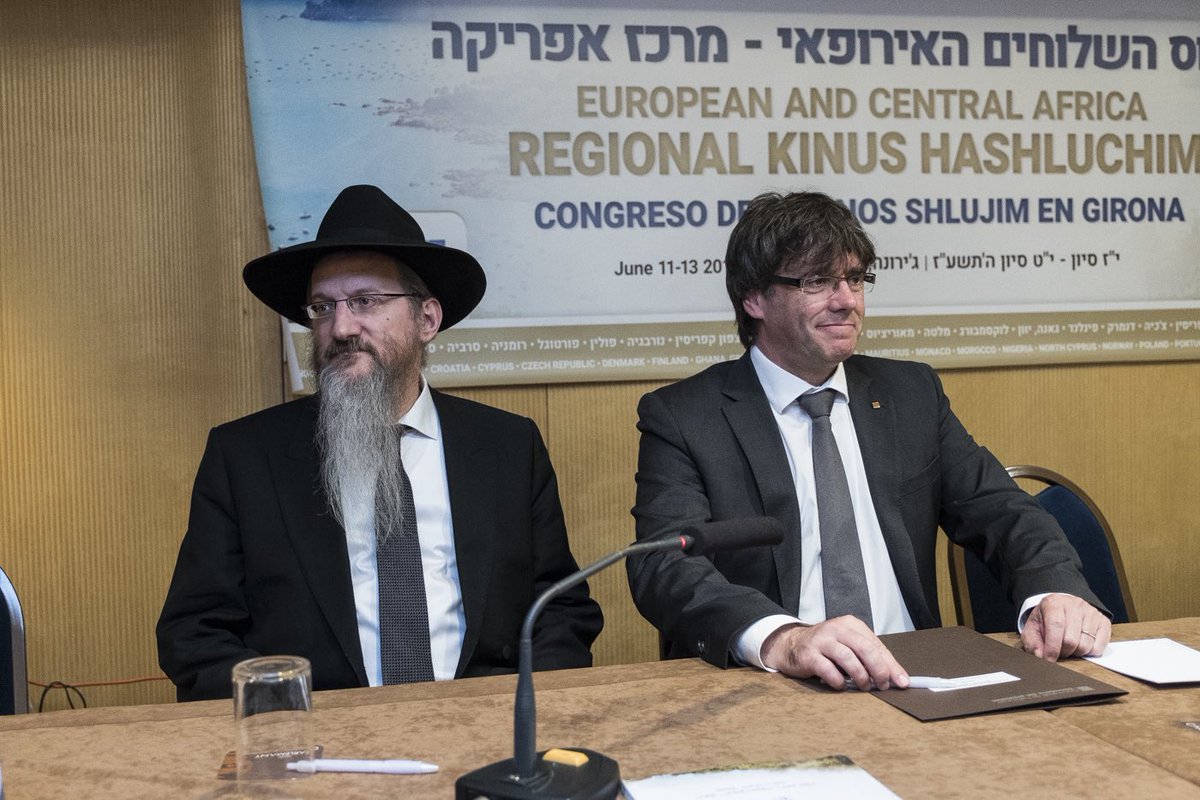 Thunderbolt_9's tweet photo. @JaneKorean @nufflez This is Puigdemont, who proclaimed the Catalan Republic in 2019 and is currently a fugitive exiled in Waterloo. The other is Berel Lazar, a Chabadnik and Putin’s rabbi. https://t.co/TmBBX84mg3