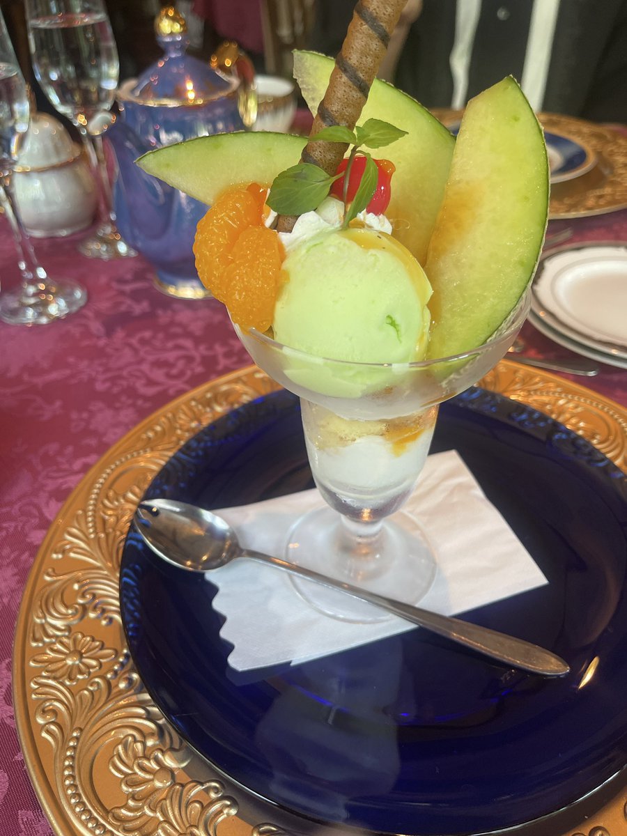 mia_vlwabc's tweet photo. 何年ぶりか分からない位久しぶりに旦那とお出かけした！
デザートがオーダーバイキングでコースの　の後なのにパフェ、ケーキ、クレープと食べまくり🍰
その後猫カフェで沢山の猫ちゃんに癒されてきた☺️ https://t.co/XjSZzO4utO
