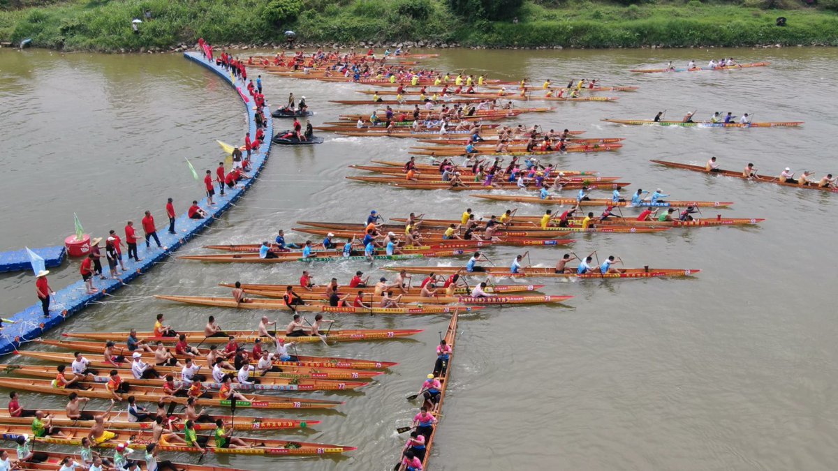 DiscoverFoshan's tweet photo. Get ready for the #summer vacation!☀️🍃 From June 28 to Aug 31, #Foshan is staging the "Explore Foshan with Sports Events" extravaganza,⚽️ along with offering special discounts at 20+ scenic areas for high school and college entrance exam takers.🎫 #FoshanEvents [📷/Foshan Plus] https://t.co/huTE43oV7D