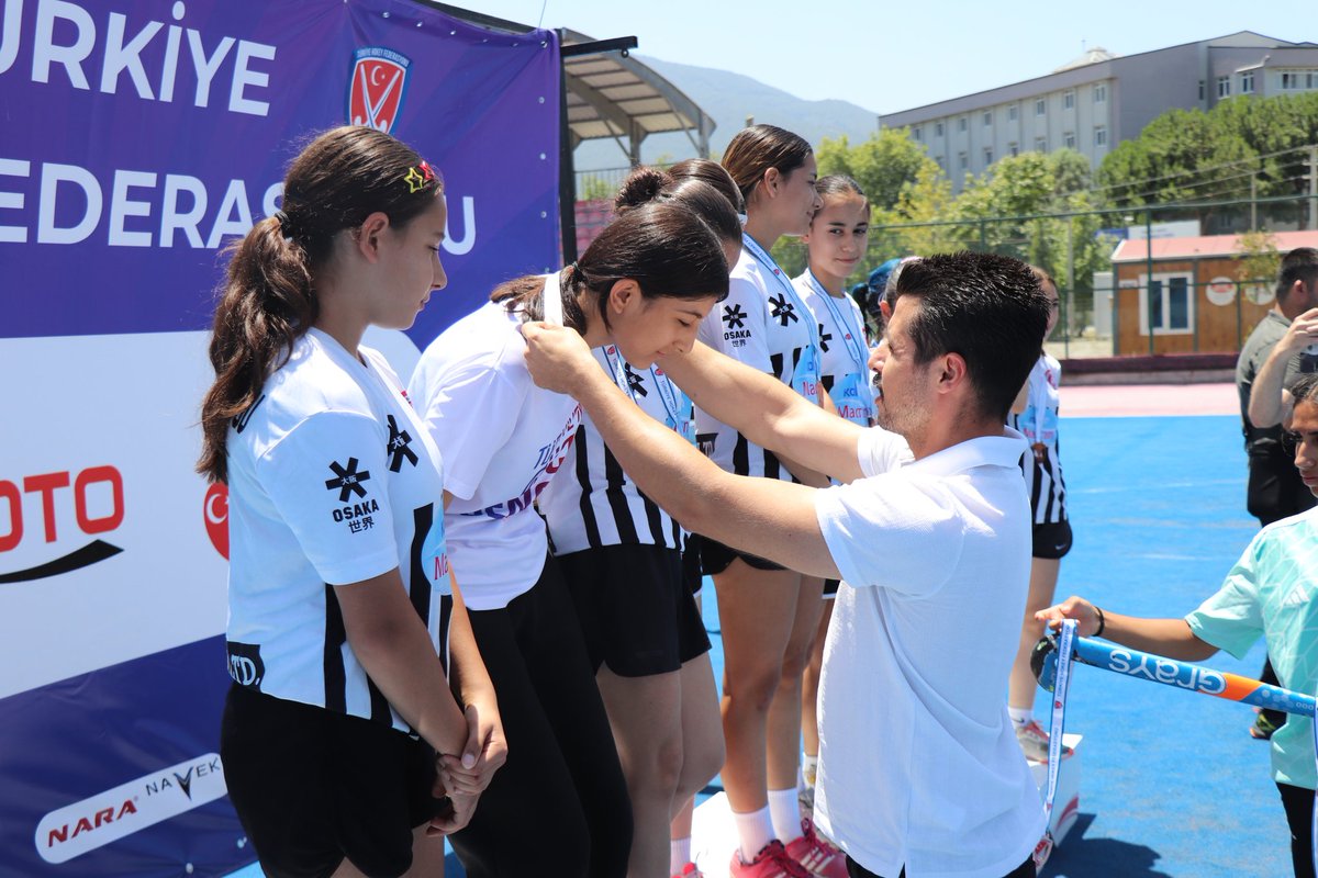 U16 Kızlar Hokey 5s 1.Lig 3.'Sü Kaltun Madran Su Ege Yıldızları!👏 Kupa ve Madalyalarını Osmaniye İl Temsilcimiz Ahmet Kaan Gizlice Takdim Etti 🏑🇹🇷