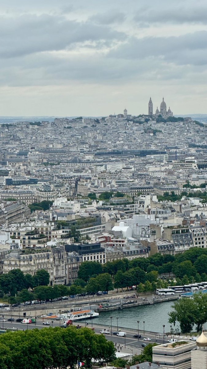 ushaismyname's tweet image. Terribly sick and caught viral infection from someone. Almost pass out but survived with my own medication 😌 . Wear mask anywhere you go. 

Still can’t get enough of this beauty #paris #Eiffel
