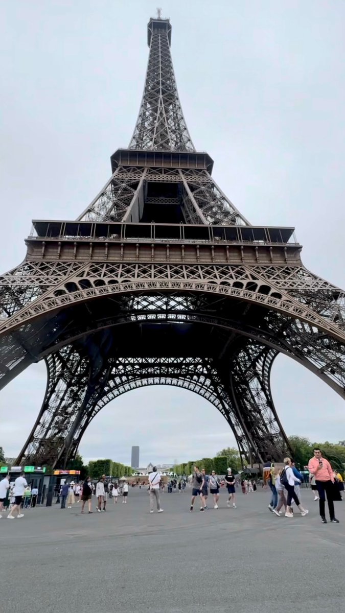 ushaismyname's tweet image. Terribly sick and caught viral infection from someone. Almost pass out but survived with my own medication 😌 . Wear mask anywhere you go. 

Still can’t get enough of this beauty #paris #Eiffel