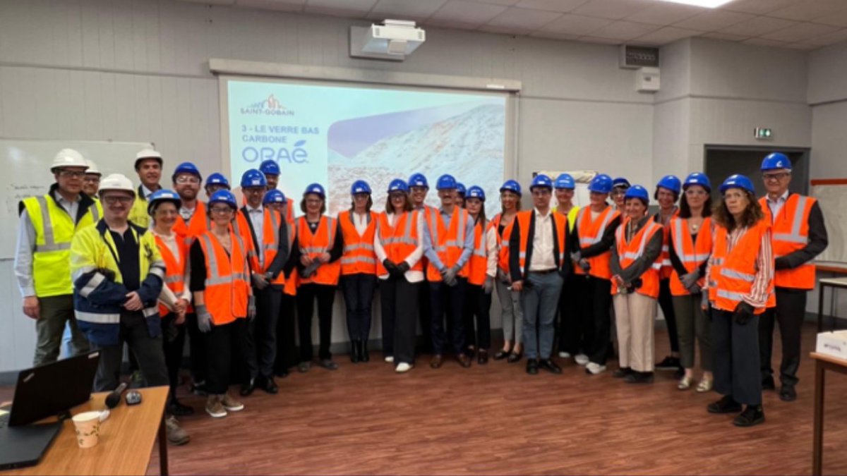 EU_reforms's tweet photo. ⚡️NextGenerationEU in action

💶€1.544m for Saint-Gobain Glass to decarbonise its production
🏭Zero-carbon glass production from 100% recycled materials
🎯 16 628 t of gas emissions reduced/year
💶 €300m for 54 French companies to decarbonise 🇫🇷
https://t.co/2qSfaHdSMp https://t.co/RusOFZzXNF