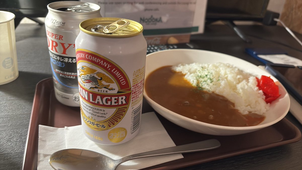 keik2009's tweet image. 夕食は関空にてタダ飯(プライオリティパス)
万博会場と色々別世界感あるなぁ、、まあビールがあればとりあえず満足😀