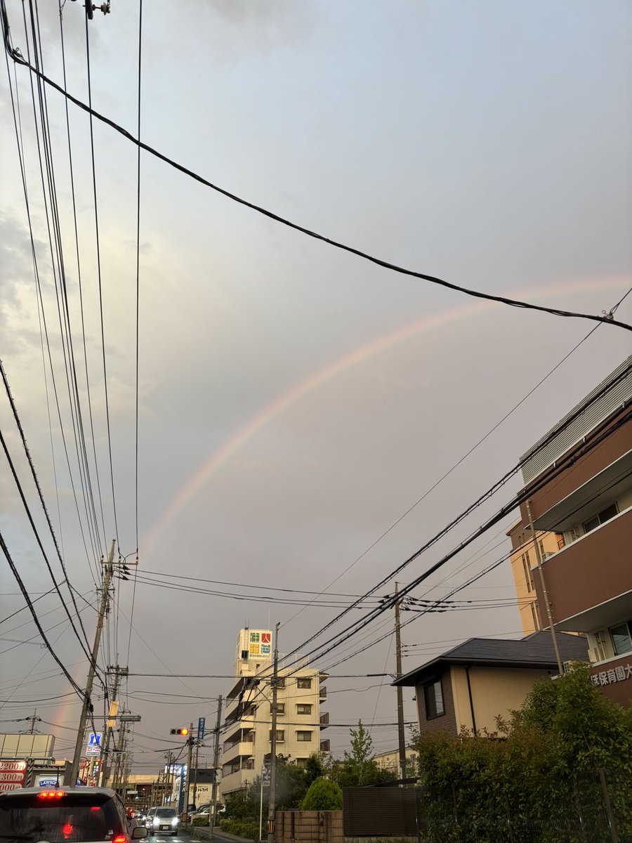 6:52日が長いすね〜
もう夏至過ぎたから短くなっていくのか…
突然の雨で🌈