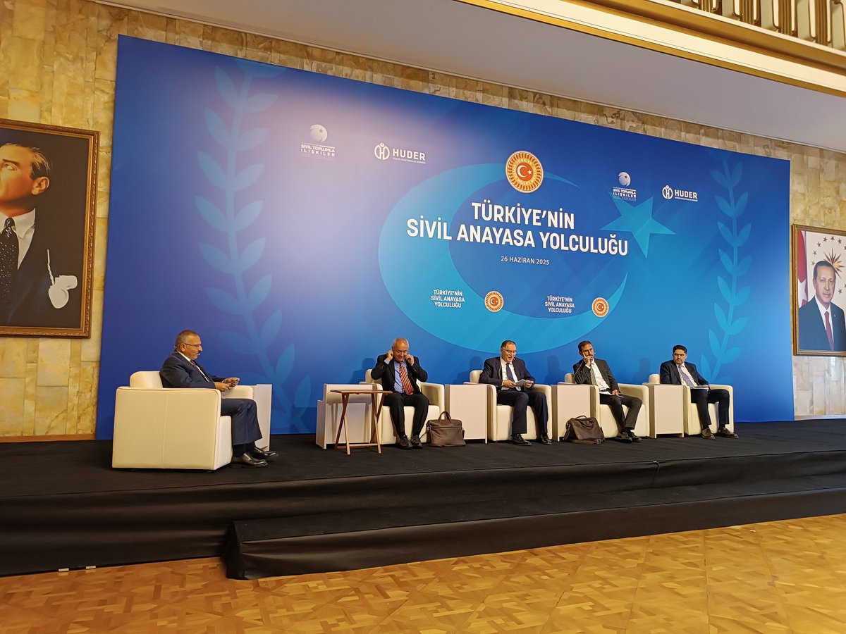TBMM'deki programımız panel ile devam ediyor.

<a href="/yusufbeyazit60/">Av. Yusuf Beyazıt</a> moderatörlüğünde <a href="/aeren70/">Abdurrahman Eren</a>, <a href="/AvSerefMalkoc/">Şeref Malkoç</a>, AYM Raportörü Dr. Abdullah Çelik ve <a href="/taylanbarin/">Taylan BARIN</a>'ı dinliyoruz.