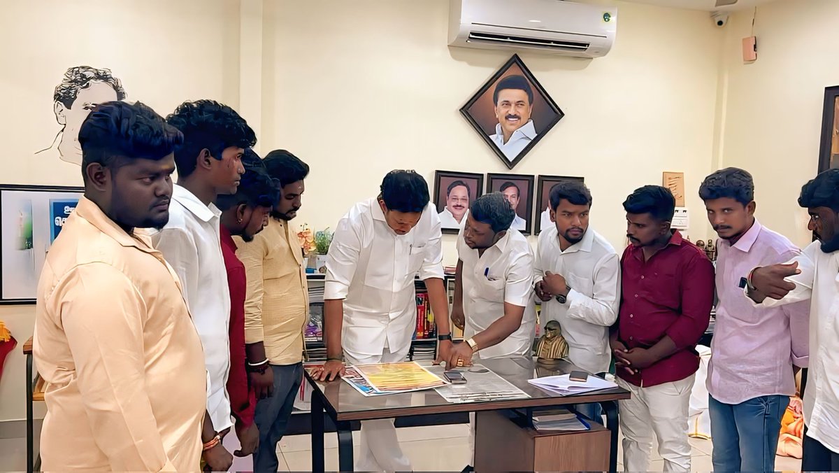 AnanthSuriya4's tweet photo. #மருதம்_கல்வி_பண்பாட்டு_அறக்கட்டளை சார்பாக விருது வழங்கும் விழா -2025 சிறப்பு அழைப்பாளராக தமிழ்நாடு பள்ளி கல்வித்துறை அமைச்சர் #அன்பில்_மகேஸ்பொய்யாமொழி அவர்கள் கலந்துகொண்டு அரசு தேர்வில் 80% அதிகமாக மதிப்பெண்கள் எடுத்த மாணவ/மாணவிகளை பாராட்டி ஊக்கத்தொகை, விருது வழங்குகிறார். https://t.co/Ak1X9FBI3R