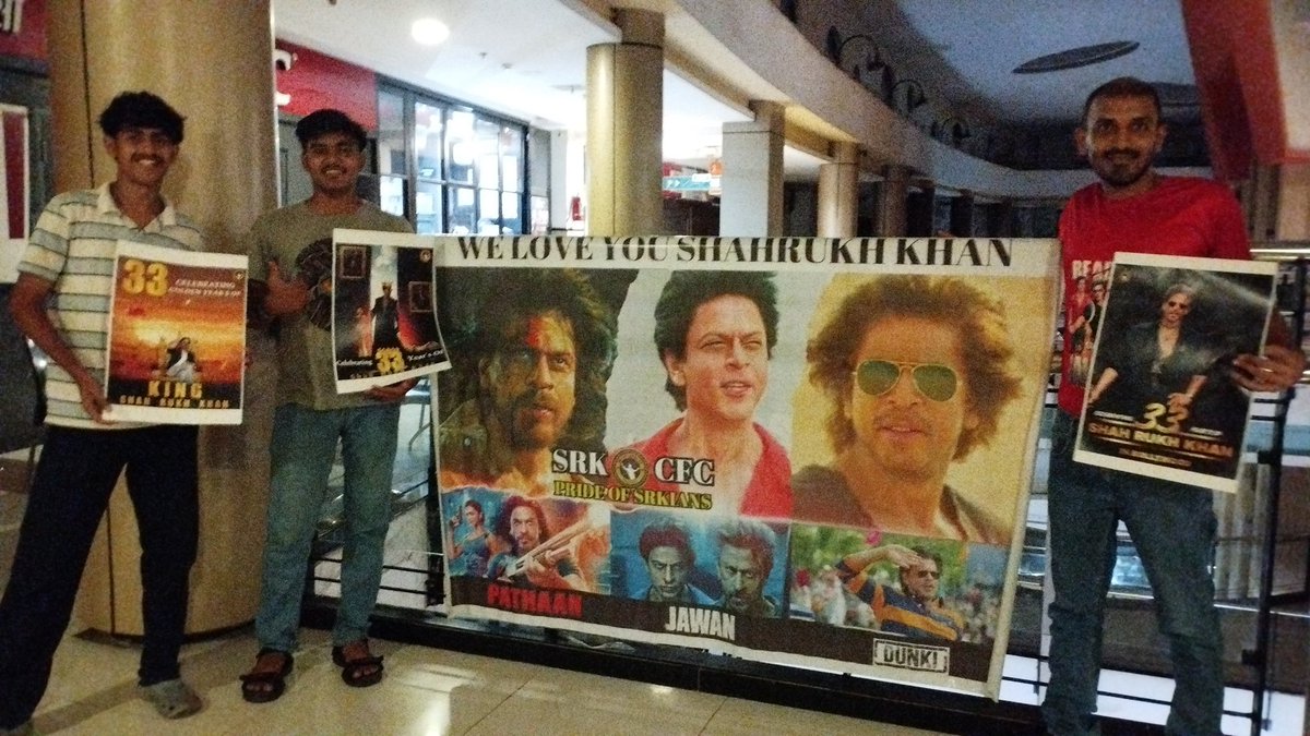 ♡♔SRKCFC♔♡™ (@srkchennaifc) on Twitter photo Pics: SRK fans from #SRKMumbaiCFC celebrated #33YearsOfSRK by cutting cake 🎂
33 YEARS OF MEGASTAR SRK
#33YearsOfSRKInBollywood #ShahRukhKhan <a href="/iamsrk/">Shah Rukh Khan</a> Pics: SRK fans from #SRKMumbaiCFC celebrated #33YearsOfSRK by cutting cake 🎂
33 YEARS OF MEGASTAR SRK
#33YearsOfSRKInBollywood #ShahRukhKhan <a href="/iamsrk/">Shah Rukh Khan</a>