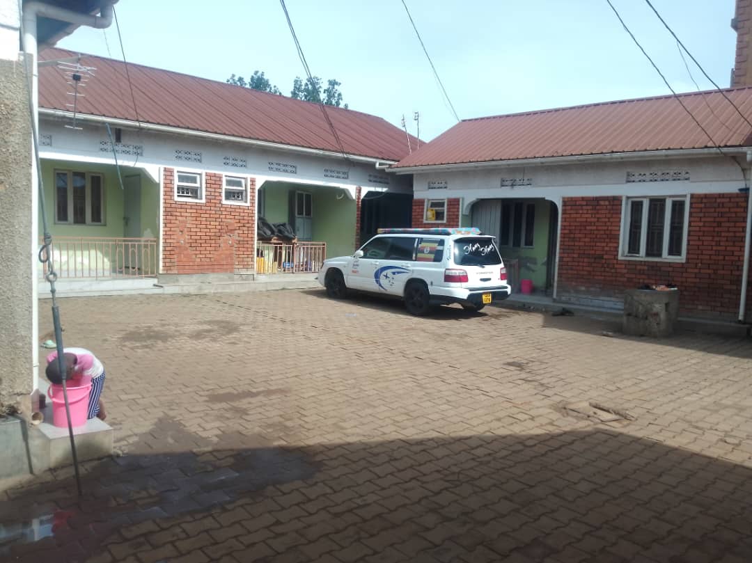 shukranproperty's tweet photo. 8 Units of Double rooms
Located in Kireka kamuli road near the main road
Making monthly income of 3.6m
Selling price #320m Ugx
0706 592 177 https://t.co/pyDXd1XftN