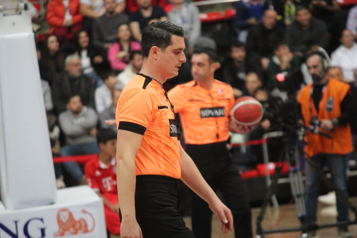 Konyalı basketbol hakemi Musa Kazım Çetin, gelecek sezon da A klasman listesinde yer aldı

Aynı zamanda öğretmenlik mesleğini de sürdüren Çetin,7 yıldır Süper Lig’de düdük çalıyor

B klasmanda olan Kemal Digilli,Anıl Veziroğlu,Haldun Çoban, Y.Emre Şimşek hocalarımızı da kutlarız