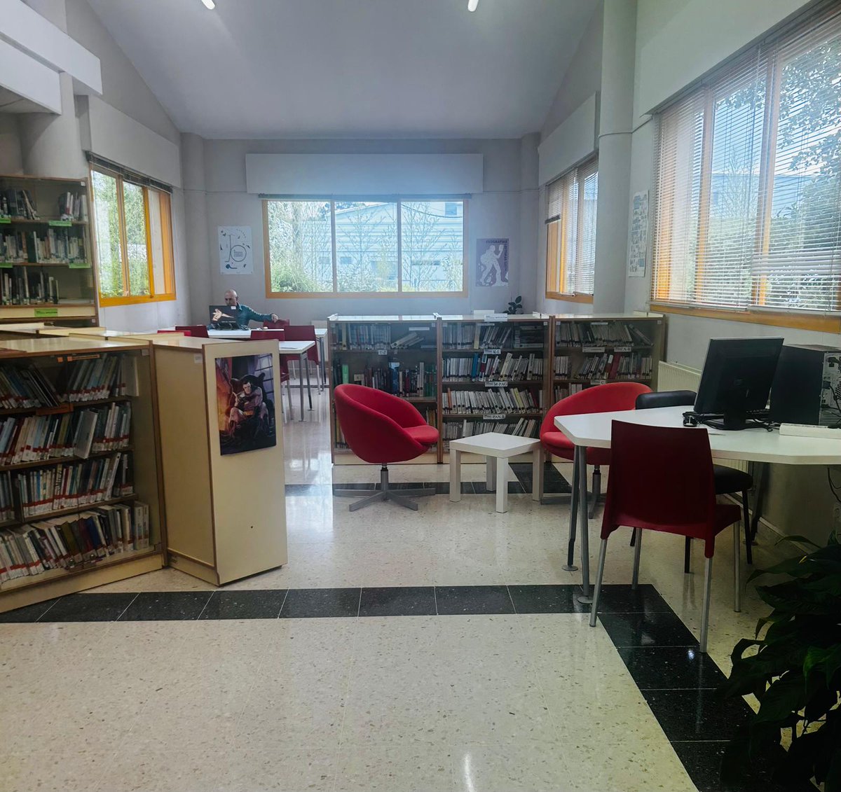 Visitamos a biblioteca da EOI de Pontevedra.
#CartografíaPLAMBE25 #bescolaresgal #bescolaresgalabertas