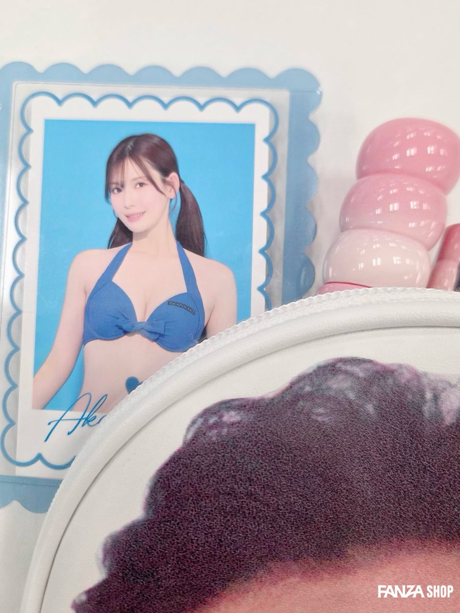 🩵推し活、してる？
つむぎちゃん（<a href="/Akari_Tsumugi_/">明里䌷｜明里つむぎ｜明里紬</a> ）の #チェキ風フォトカード
スマホケースに1枚、ポーチに1枚…
さりげないのにかわいすぎ🐈💕

#アイポケキャンペーン2025 グッズは引き続き
FANZAショップ対象店舗で販売中💙
※在庫状況は各店舗にご確認ください

#FANZASHOP #推しのいる生活