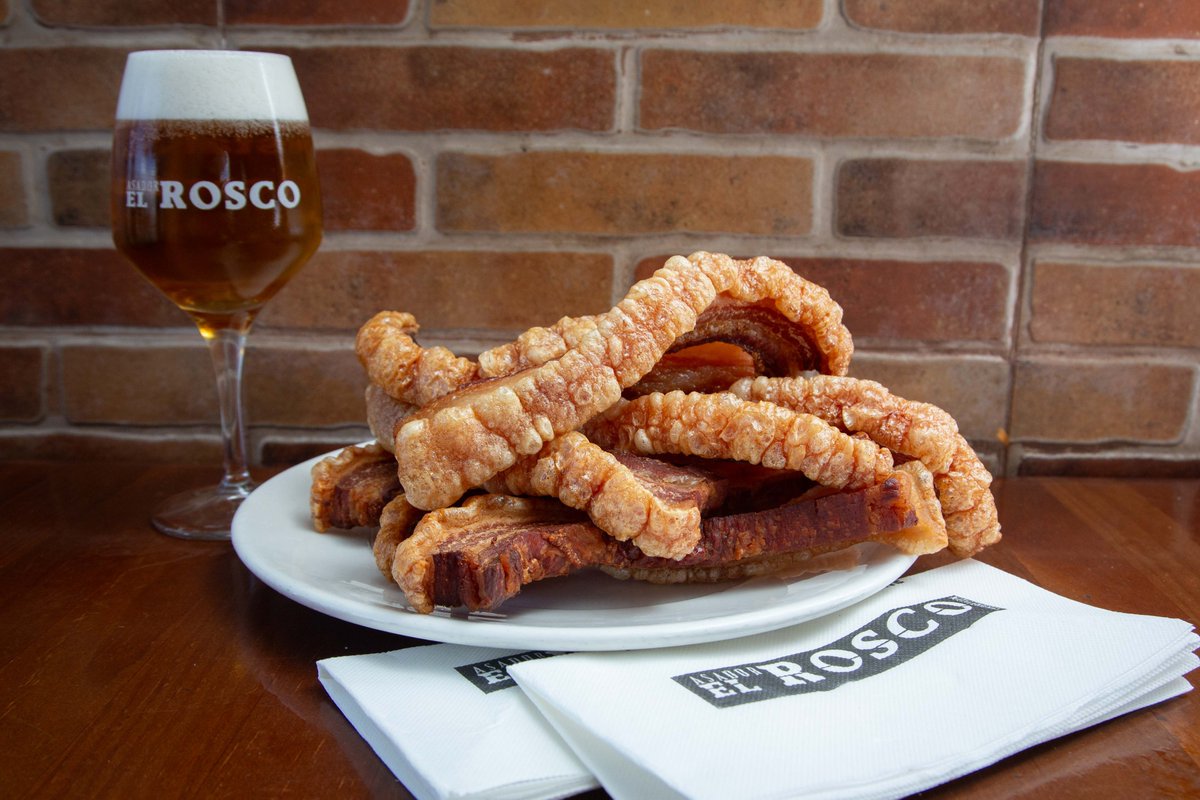 Hay dos tipos de personas:
– Los que han probado el Torrezno de Soria.
– Y los que no saben lo que es vivir
#TorreznoDeSoria #RutaDelTorrezno #GastroLovers #FoodieSpain #SaborDeSoria #TurismoGastronómico #EspañaSabe #FoodPornEspaña #CrujientePerfecto