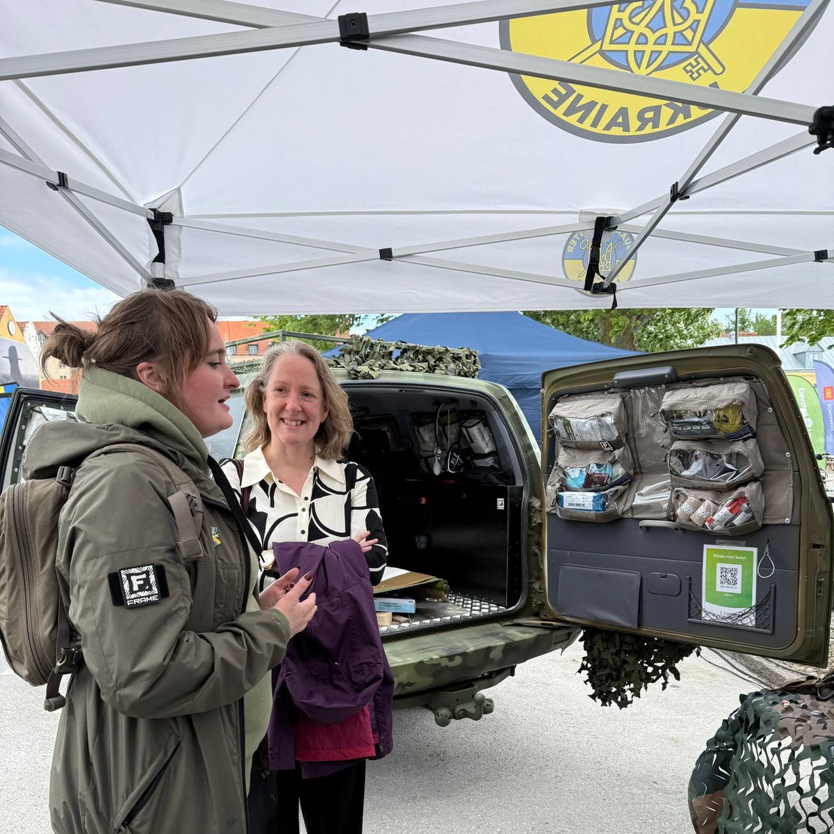 Brittiska Ambassaden Stockholm (@ukinsweden) on Twitter photo Ambassadör <a href="/SamanthaJobUK/">Samantha Job</a> hälsade på Ukraine Hub under Almedalsveckan för att höra från 🇺🇦 volontärer och delta i en frågestund.
En kraftfull påminnnelse om kriget som fortgår varje dag. Vi stöttar Ukraina så länge det krävs för att uppnå en rättvis och varaktig fred. Ambassadör <a href="/SamanthaJobUK/">Samantha Job</a> hälsade på Ukraine Hub under Almedalsveckan för att höra från 🇺🇦 volontärer och delta i en frågestund.
En kraftfull påminnnelse om kriget som fortgår varje dag. Vi stöttar Ukraina så länge det krävs för att uppnå en rättvis och varaktig fred.