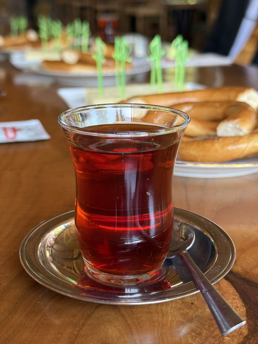 #Çay Rize’de, yerinde içilmeli. Neden burada tadı daha güzel acaba? Havasından mı, toprağından mı, suyundan mı? Bilmiyoruz!