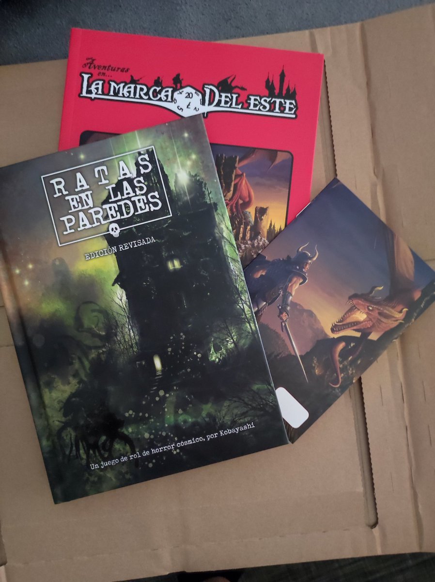 MrFlato's tweet photo. Únicamente me falta la Caja Negra pero por éste precio quién no tiene el manual de bolsillo....Gracias a @TesorosdlMarca .Y esos caramelitos que nunca fallan....🤣 https://t.co/xRiL0SQU4B