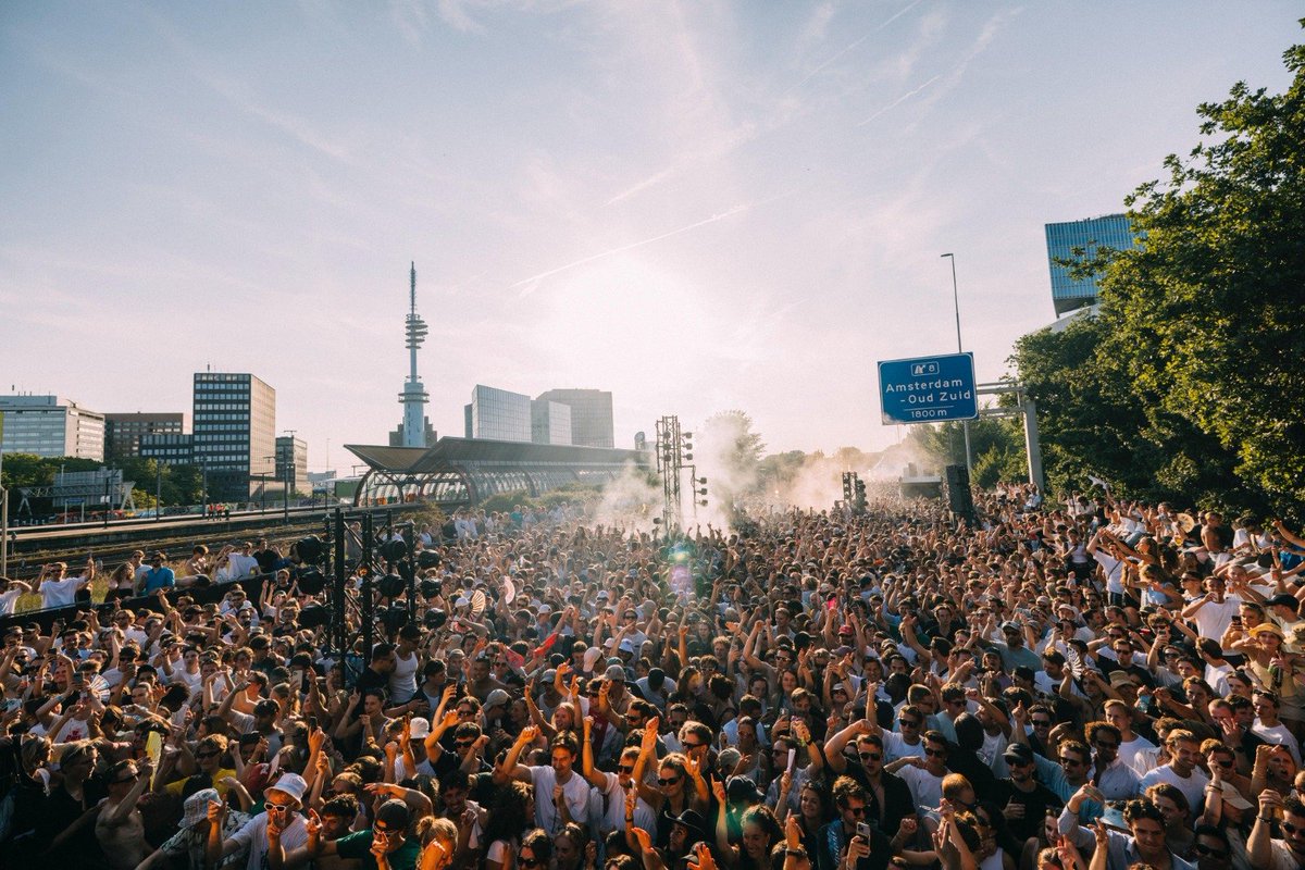 🔊 Audio Obscura toma la autopista de Ámsterdam como motivo del 750 aniversario de la ciudad

Te contamos todo a cerca de este evento irrepetible al que tuvimos la suerte de asistir 👇

loudcave.es/audio-obscura-…