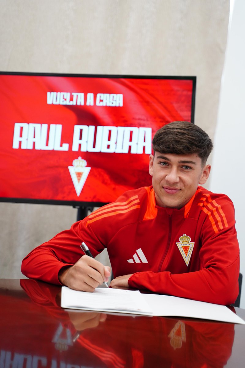 IMPERIAL | 🔙 🦅

🪄 𝗥𝗔𝗨́𝗟 𝗥𝗨𝗕𝗜𝗥𝗔 regresa de cesión y jugará en el Imperial para aportar todo su talento y magia en el centro del campo 

ℹ️ realmurcia.es/raul-rubira-re…

👋 ¡Bienvenido de nuevo, <a href="/Rubirariquelm/">RAÚL RUBIRA RIQUELME</a>!
#CanteraGrana