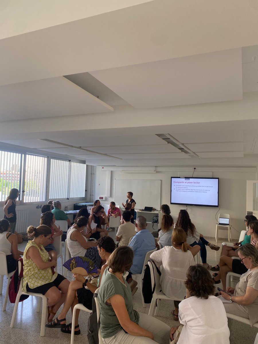 📚 A mig matí arriben els tallers formatius, espais dinamitzats per docents del col·lectiu on abordem diferents temàtiques.

⚙️ L’acompanyanemt tutorial, el foment del pla lector o la codocència són alguns dels tallers que estem fent enguany.

#femfuturs