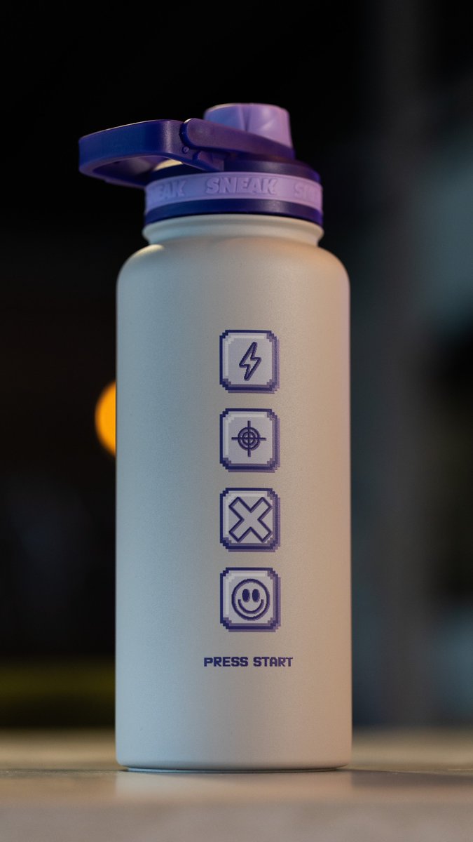 Front and back pics. Think we can all agree this is a must-cop (I will be joining you all on site in early access instead of doing my job, and I'm not even sorry...)