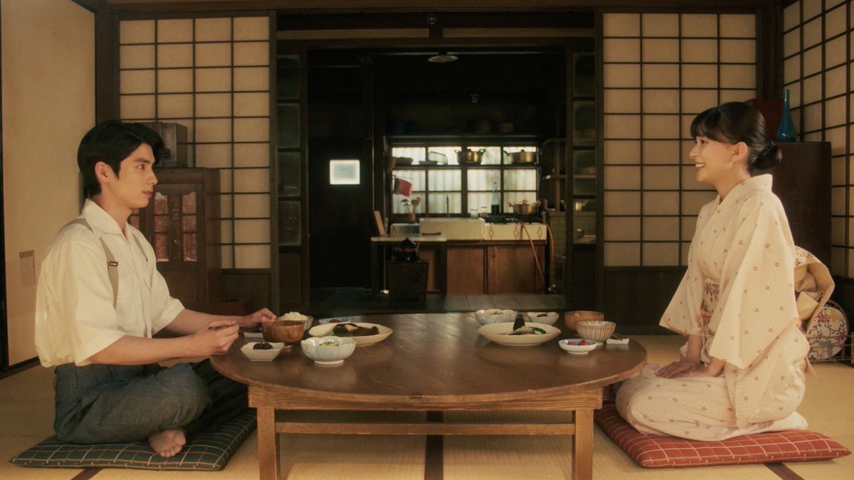 いつものように夕飯を食べるなつ美と瀧昌🐟🍚
一緒に過ごす時間の温かさを実感する二人でした🌸

#めおと日和 👘🌸