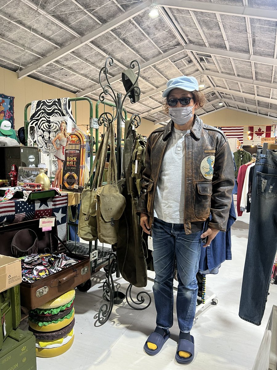 KAZU_JEANS_LOVE's tweet image. 古着屋BUZZ さんで念願のA-2をGETしました✨茶芯とカスタムが最高です✨
#a2 #flightjacket #フライトジャケット