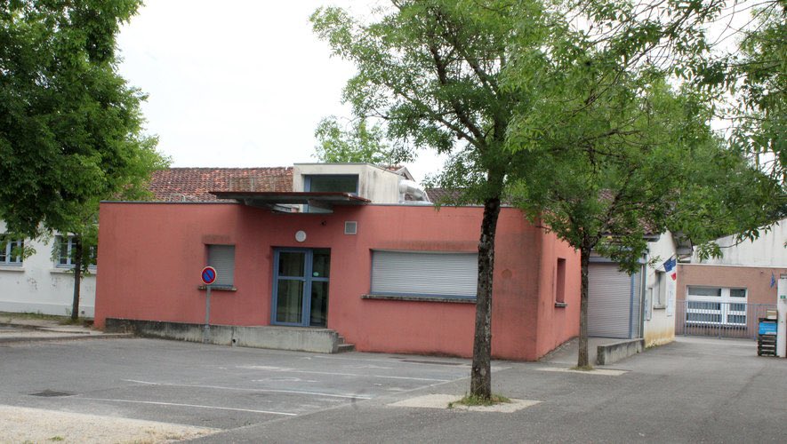 BastionMediaFR's tweet image. 🚨🇫🇷 𝗔𝗟𝗘𝗥𝗧𝗘 𝗜𝗡𝗙𝗢 — À Montauban, un élève de 8 ans a MENACÉ DE MORT plusieurs camarades dans la cour de l’école publique de Fonneuve, ARMÉ D’UN COUTEAU.

Il a d’abord poursuivi une fillette de 7 ans en criant : "Je vais te tuer !"
Un autre élève s’est interposé pour la…