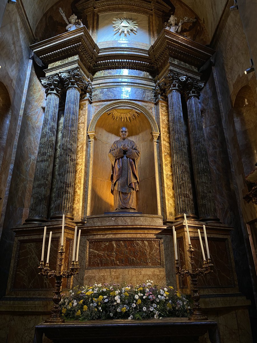 ¡Feliz día de San Josemaría!

«Ojalá fuera tal tu compostura y tu conversación que todos pudieran decir al verte o al oírte hablar: este lee la vida de Jesucristo». (Camino, 2)