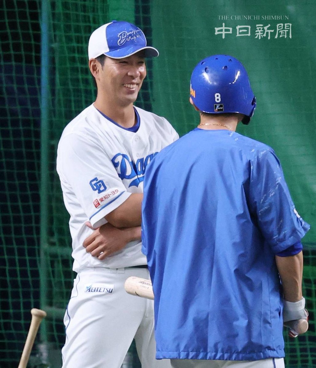 ドラゴンズ】大島選手と笑顔で話す福田コーチ #福田永将 #中日新聞 #中