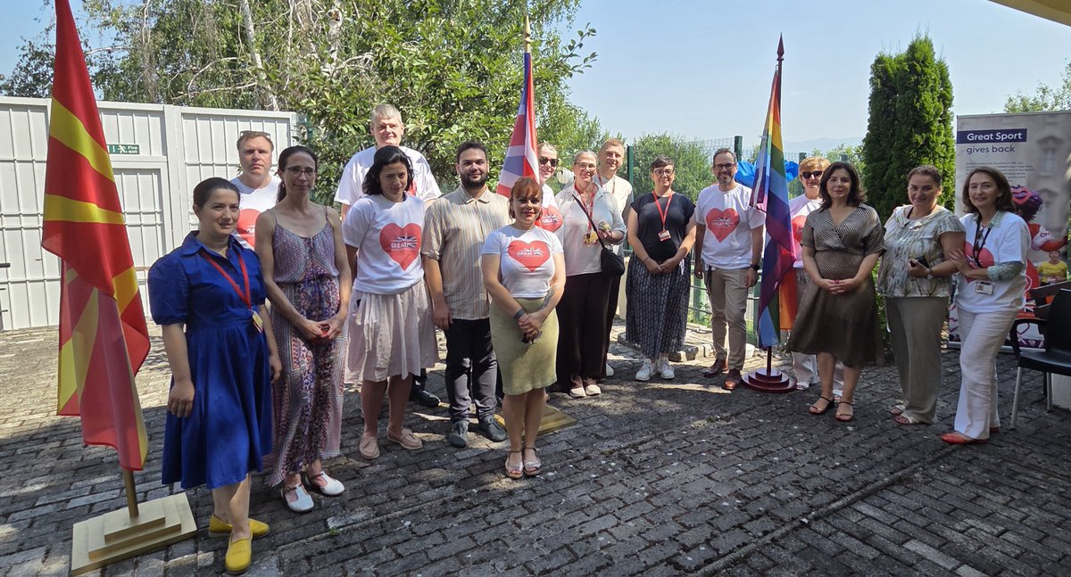 🌈‍We’re proud to be supporting PRIDE here in🇲🇰.
Everyone, everywhere, should have dignity and respect. Today we heard about the work of those groups pushing for this here. 
We stand with the LGBT+ community in 🇲🇰 and their call for dignity, equality, and respect is also ours. No