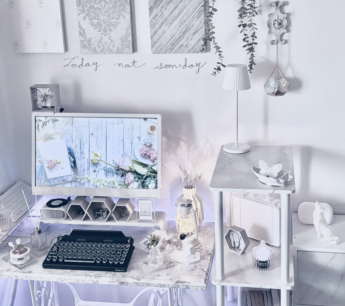 ⋱*✽܀.bloom.܀✽*⋰ #desksetup