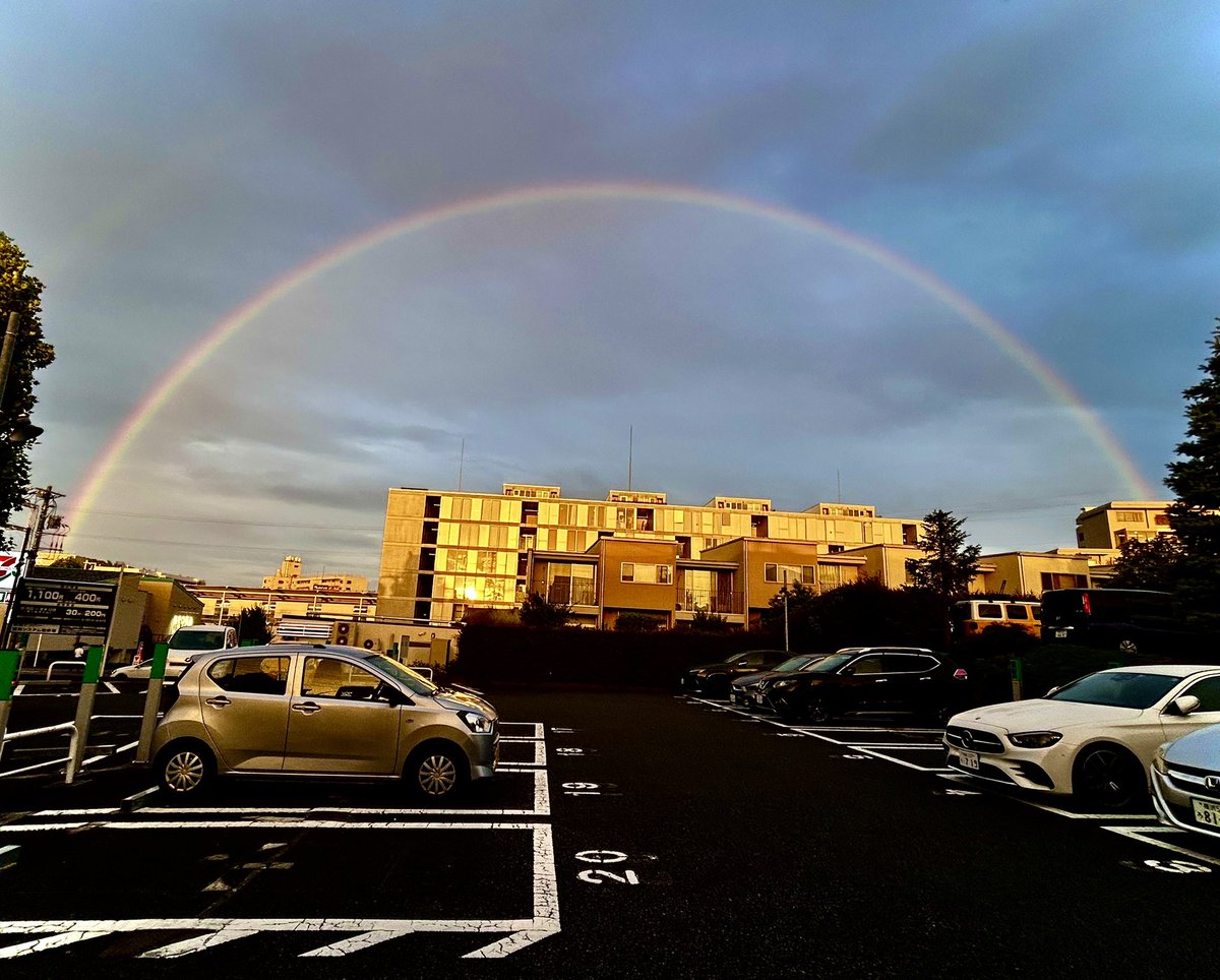 no715el's tweet photo. 空　見上げたら大きくて綺麗🌈
しかも二重の虹
良い事あるかなぁ〜☺️ https://t.co/6VXcZ7Rv9R