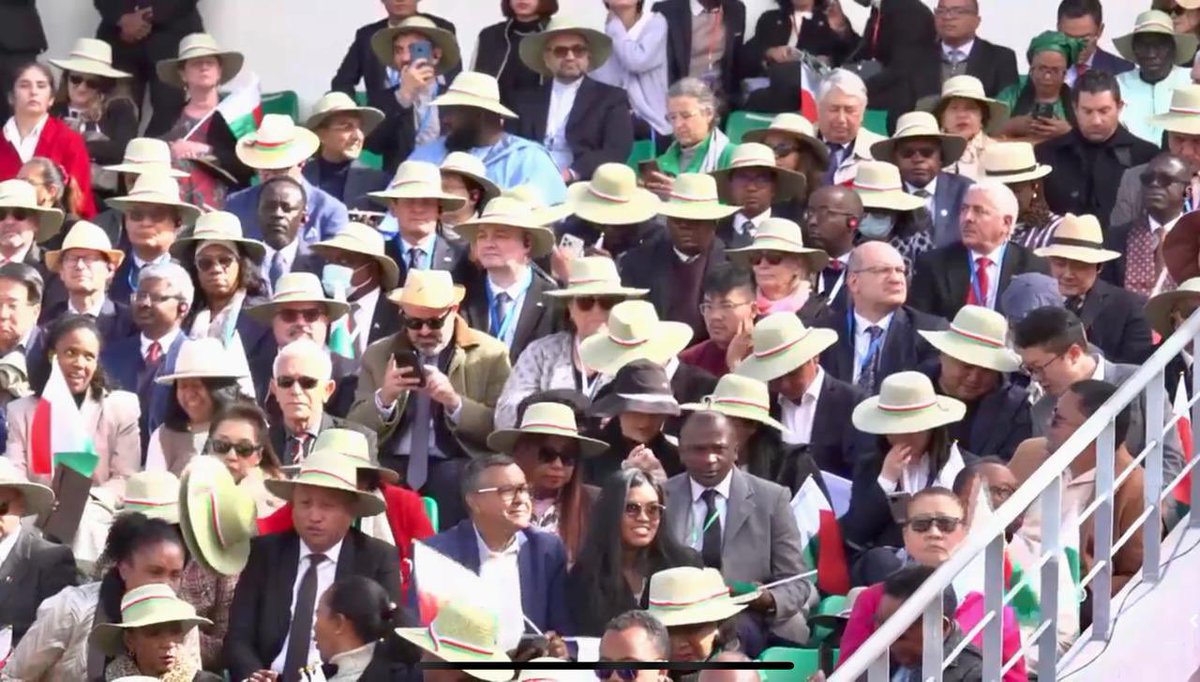 UN Madagascar (@unmadagascar) on Twitter photo Les Représentants des agences de @UNmadagascar sous le leadership de <a href="/ANgororano/">Anthony Ngororano</a>, présents à la cérémonie de célébration du 65è anniversaire de l’indépendance de Madagascar.
Vœux de #Paix, de respect des #DroitsHumains et de #Développement. Les Représentants des agences de @UNmadagascar sous le leadership de <a href="/ANgororano/">Anthony Ngororano</a>, présents à la cérémonie de célébration du 65è anniversaire de l’indépendance de Madagascar.
Vœux de #Paix, de respect des #DroitsHumains et de #Développement.