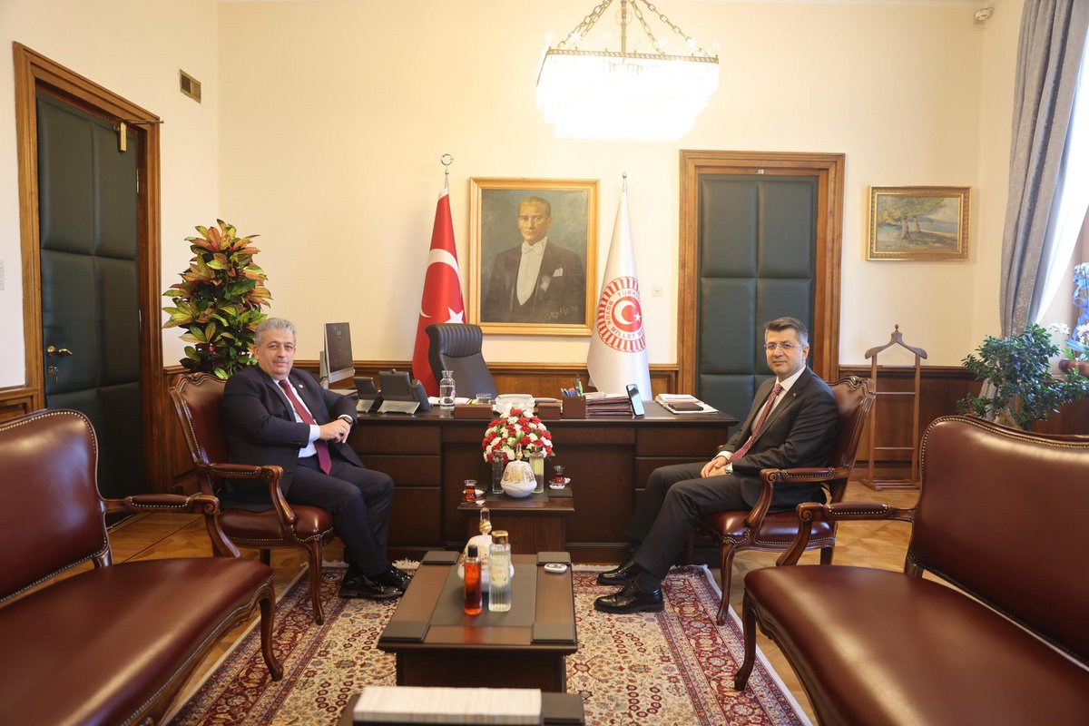 Türkiye Büyük Millet Meclisi Genel Sekreteri Sayın Hüseyin Kürşat Kırbıyık'ı makamında ziyaret ettik.
Nazik ev sahipliği ve samimi sohbeti için kendilerine gönülden teşekkür ediyorum.
Kıymetli görevinde kendisine muvaffakiyetler diliyorum. 🇹🇷

#TBMM #HizmetYolunda #Ziyaret