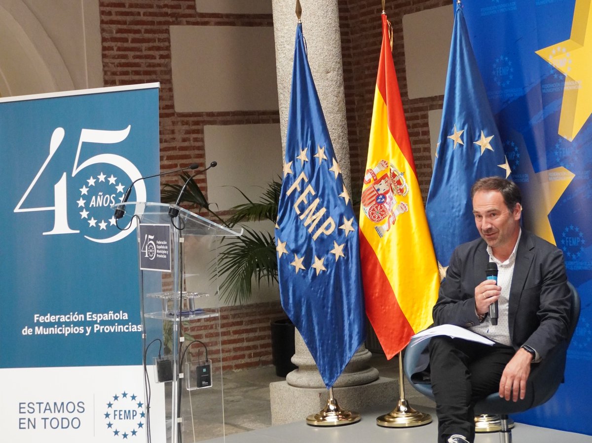 FEMP (@fempcomunica) on Twitter photo ➡️El director de Comunicación, <a href="/alvaromateos/">Alvaro Mateos López</a>, destaca la importancia de la política #local y #provincial.
👉"Muchas veces la dejamos denostada porque es la política que vemos más en términos peyorativos, provinciana. Pero es la política real". ➡️El director de Comunicación, <a href="/alvaromateos/">Alvaro Mateos López</a>, destaca la importancia de la política #local y #provincial.
👉"Muchas veces la dejamos denostada porque es la política que vemos más en términos peyorativos, provinciana. Pero es la política real".