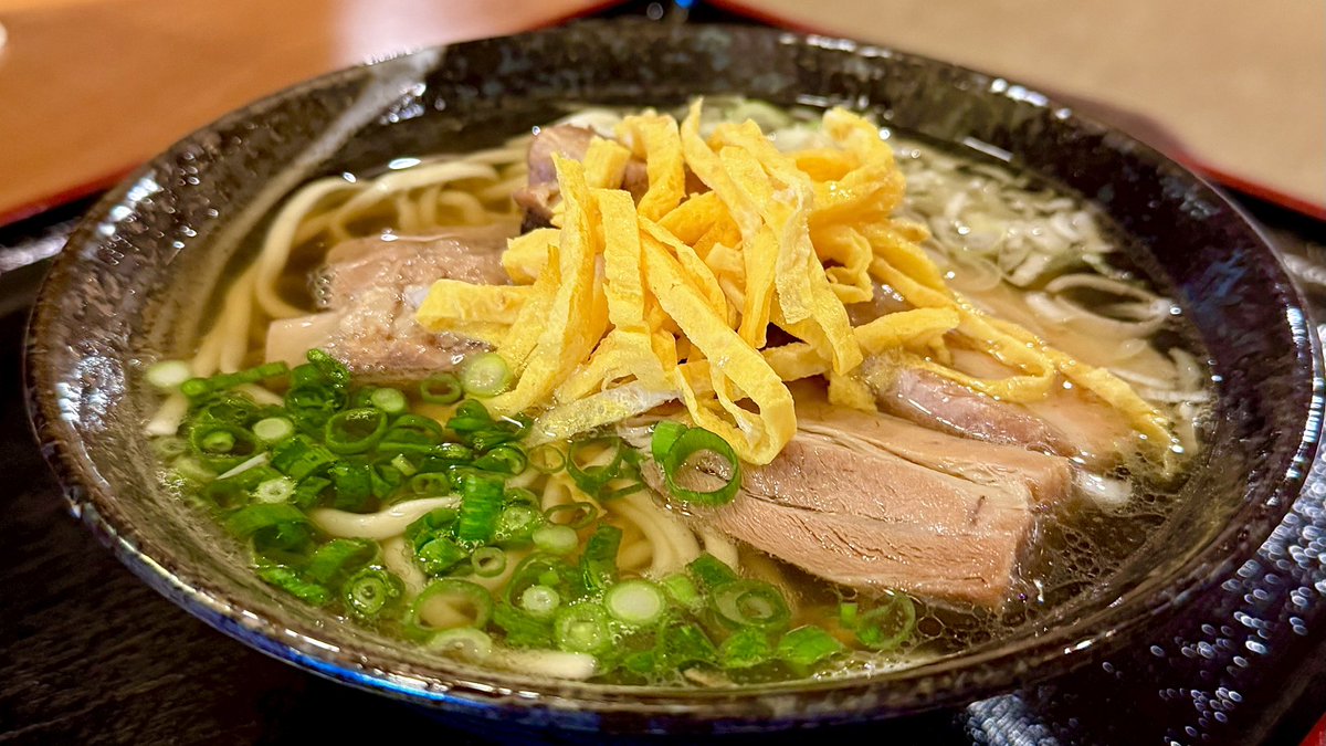 travelskillkojo's tweet photo. 【明日YouTube更新します！】
こんばんは！先週はバタバタしていて、Twitterの告知ができず申し訳ございませんでした😭
さて明日は大好きな沖縄編！明日6月13日(金)19時頃より「梅雨でも楽しめる那覇飯」を公開します😊
トラスキの第2の故郷で思い切り飲み歩いてきたのでぜひ見てください😎 https://t.co/24XlImjIuC