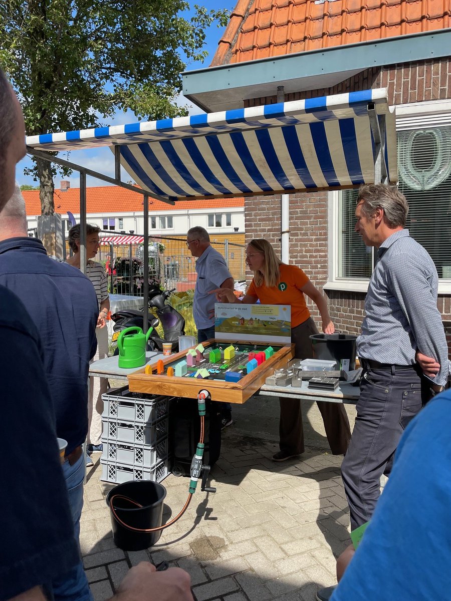 Opleverfeest renovatieproject Rode Buurt in Zaandijk

Met een zonovergoten plantjesmarkt is de renovatie van de Rode Buurt in Zaandijk feestelijk afgerond.

Het volledige bericht:  bit.ly/4kbxQhF

#renovatie #huurwoningen #Zaandijk #rodebuurt #hsbbouw #debouwmaakthet