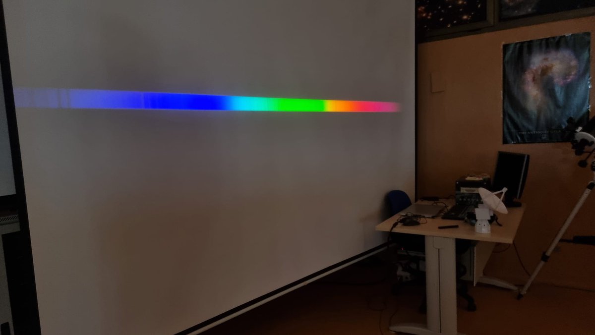 Desarrollar instrumental de ciencia para #divulgación es apasionante y motivador. 

Espectroscopio y celostato es un gran combinación 😍  ¿Alguna vez has visto las líneas de absorción en un espectro solar de más de 3 metros?

👉 Tecnoita Instrumentación  #Astrohta #Ciencia