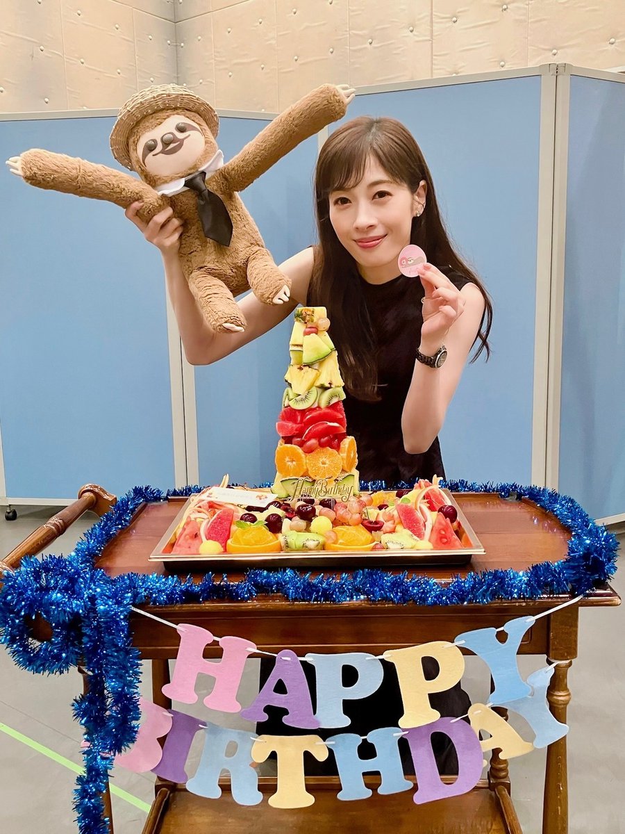 ぼくともお写真撮ってくりたぷらーー‼️
全力でりおちゃんをお祝いするってキメてたぼくだけど、ぼくのステッカーもプレゼントできて、りおちゃんの笑顔もみらりて、ぼくがお祝いさりたみたいにうりかったぷらっ。
りおちゃん、お誕生日おめでとござります🐾🎂🌟

#明日海りお 
#ミュージカルコレット