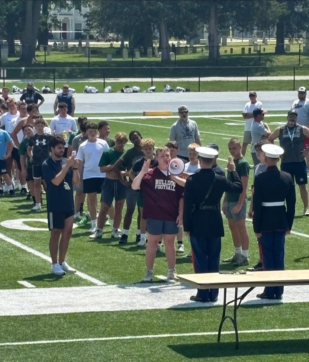 Senior football player Nolan Aud pledged his oath to serve in the United States Marine Corps while at the Bishop Dullaghan team football camp at DePauw University! 

Thank you Nolan for your willingness to serve our country!!