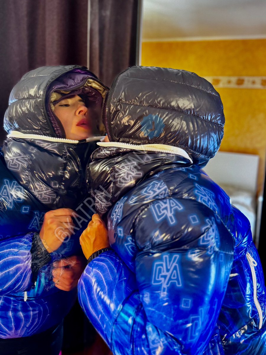 Katrin_Shiny's tweet photo. 💗Getting more and more puffy with every layer I add… What if I put on 🥰 another beauty - 🙃 this time reversed? Zipping her all the way up isn’t so easy 📿
#fullzip #fullziphoodie #hoodiefullzip #hood https://t.co/QYByi3U2W7